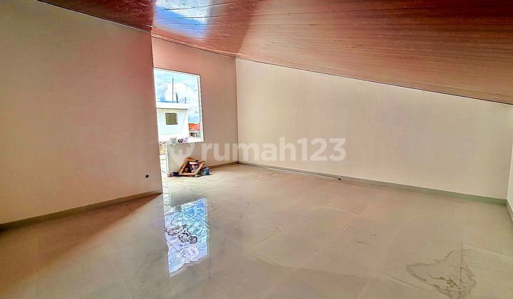 Dijual Rumah Bangunan Baru Lebar 6 Meter di Villa Melati Mas Serpong, Posisi Badan, Lokasi Strategis & Bebas Banjir, Barat Daya