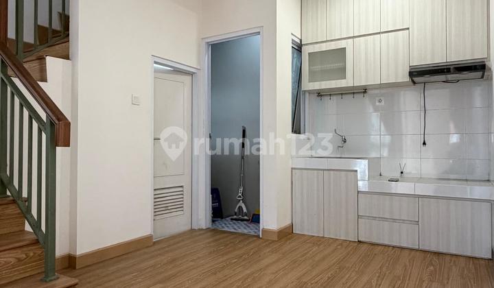 Dijual Cepat Rmh Siap Huni Sudah Renov Rapi di Cluster Virginia Village, PPJB Siap AJB, Selatan, Semi Furnished, Bagus