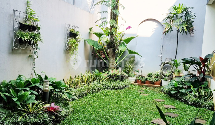 Dijual Rumah Di Delatinos, Bsd, Bagus, Siap Huni, Timur, Shm 2