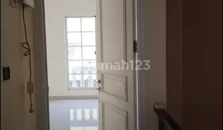 Disewakan Rumah 2 Lantai Siap Huni di Greenlake Cipondoh, Unfurnished, Lokasi Strategis, Dekat dengan Tol Karang Tengah 2