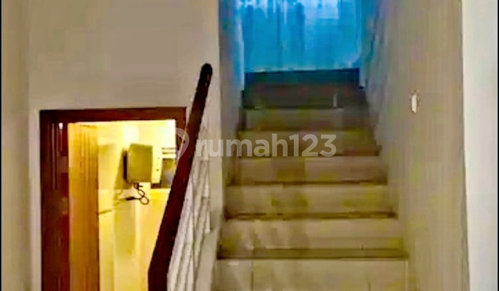 Disewakan Rumah 2 Lantai Siap Huni, Rapi Di Eminent Bsd, Full Furnished Di Kamar Anak, Bagus 2