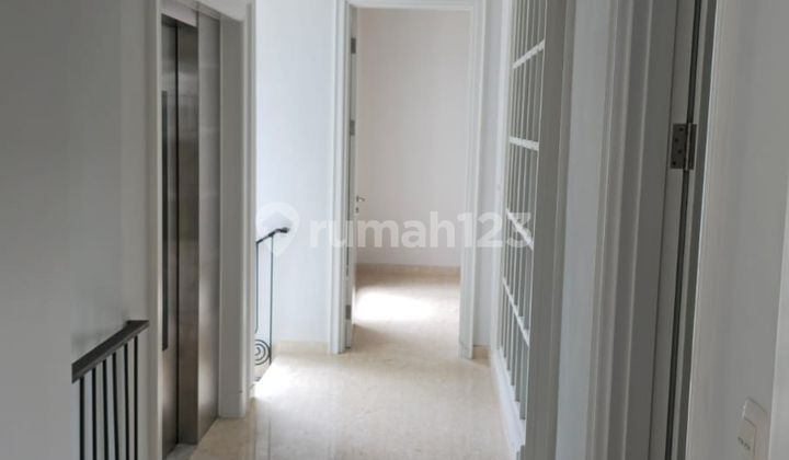 For Sale, 3-Story Luxury American Classic Model House in Winona Cluster, Alam Sutera, Semi-Furnished, Ready to Occupy, Southwest Facing. 2