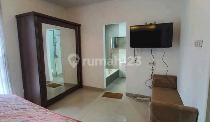 Disewakan Rumah 3 Lantai, Furnished Di Bsd, Bagus, Siap Huni, Lokasi Strategis