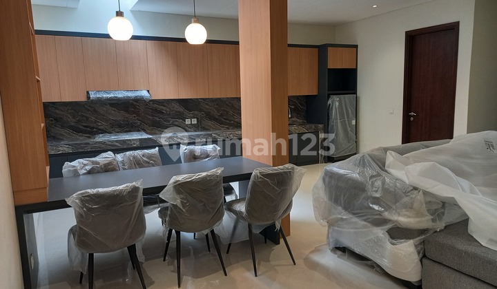 Disewakan Rumah 2 Lantaifurnished & Siap Hunieminent Bsd, Barat Daya, Bagus