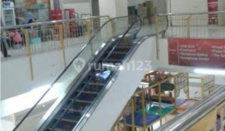 Shop for Sale Ready to Use at Season City Mall, West Jakarta.