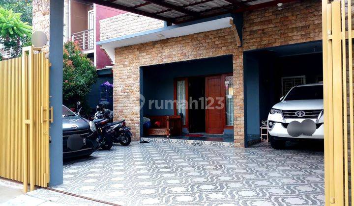 garasi/carport dijual rumah siap huni 2lantai