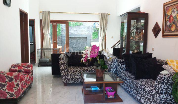 ruang keluarga dijual rumah siap huni 2lantai
