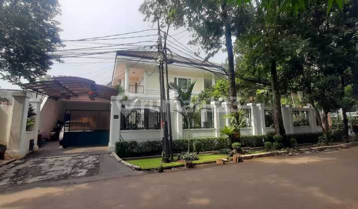 Dijual Rumah Mewah, Lantai Marmer, Asri di Jakarta Selatan 2