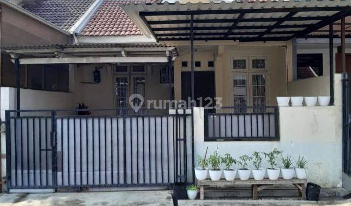  Dijual Rumah Dengan Lokasi Strategis di Griya Loka 1