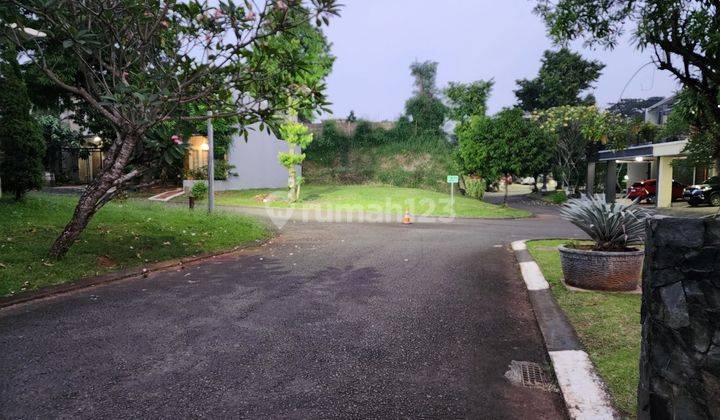  Dijual Rumah Hoek 2 Lantai, Ada Swimming Pool, di Delatinos 2