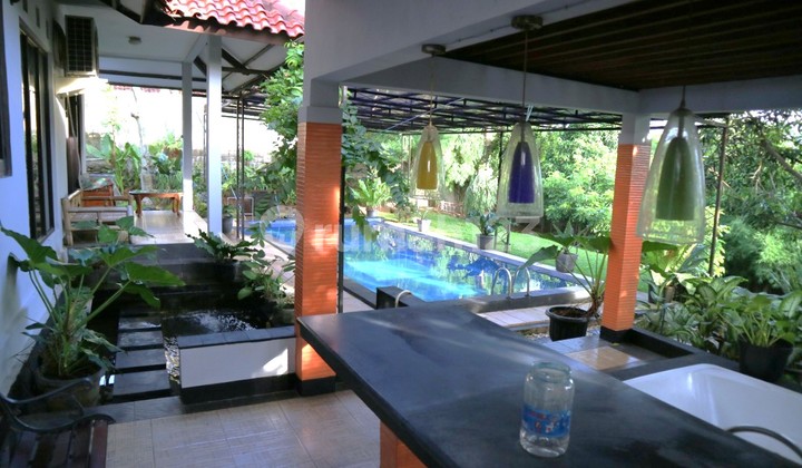 Dijual Rumah Ada Kolam Renang, Jacuzi, Mini Bar di Cirendeu