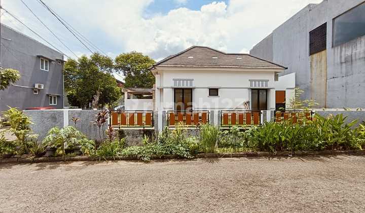 For Sale Corner House in Serpong Park Facing South and East 2