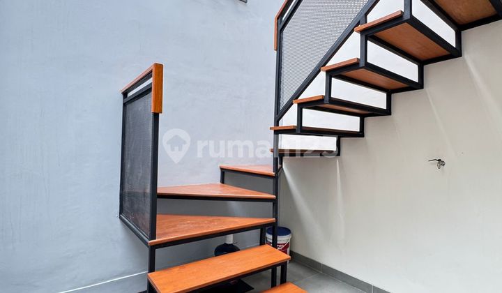 Dijual Rumah Sudah Rapi ada Taman di Kencana Loka BSD 2