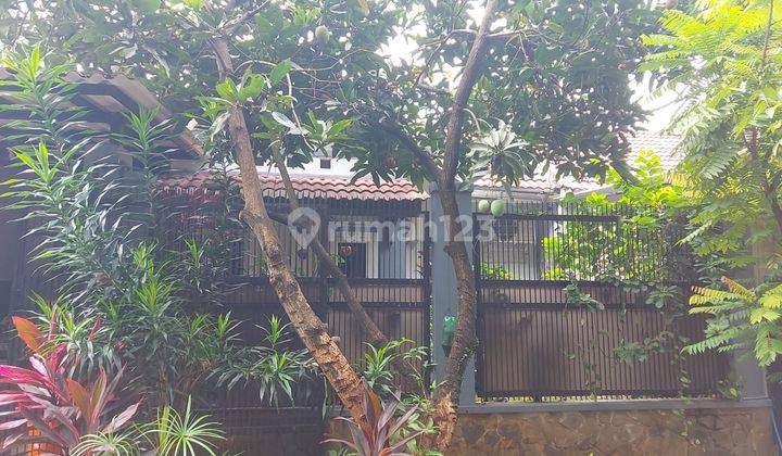 Dijual Rumah Ada Ruang Terbuka Belakang Rumah di Kencana Loka 1