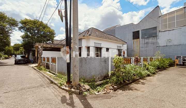 Dijual Rumah Hoek di Serpong Park Hadap Selatan dan Timur Dijual Rumah Hoek di Serpong Park Hadap Selatan dan Timur