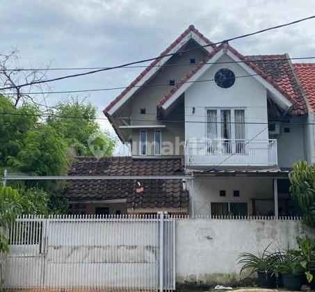 Dijual Rumah 2 Lantai Pinggir Jalan di Griya Loka Bsd