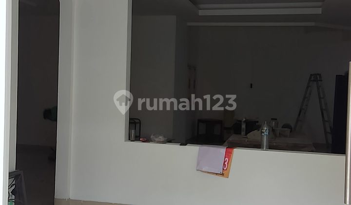 Dijual Rumah 2 ½ Lantai Baru Renov di Green Garden Jakarta Barat 2