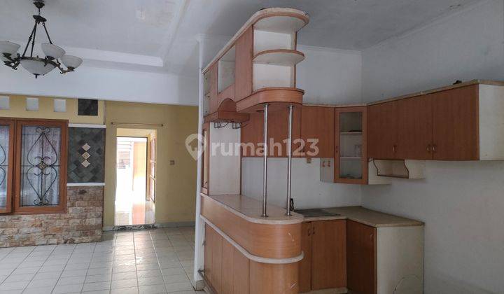 Rumah di Villa Serpong Nempel Perumahan Kejaksaan Semi Furnish