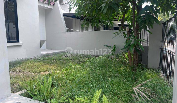 Dijual Rumah Semi Furnished di Area Strategis di Puspita Loka 2