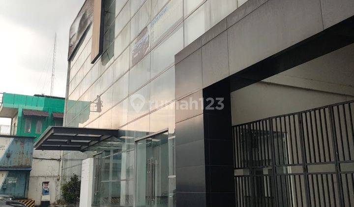 Dijual Gedung 3 Lantai Ex Showroom, Pinggir Jalan di Bsd City 2