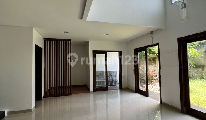 Dijual Rumah Luas Dan Rapi, Hadap Tenggara di Kencana Loka Dijual Rumah Luas Dan Rapi, Hadap Tenggara di Kencana Loka