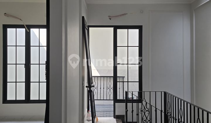 Dijual Rumah di Griya Loka, Cantik dan Rapi Lokasi Strategis 2