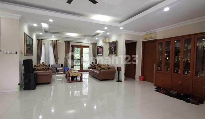 Dijual Rumah Hoek Taman Boulevard 3 Lantai di The Green BSD 2