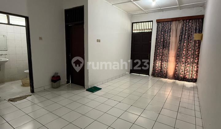 For Sale: House in Griyaloka BSD, a Busy and Strategic Location 2