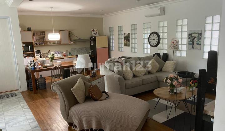 Dijual Rumah ada Kolam Renang Taman Giri Loka BSD City 2