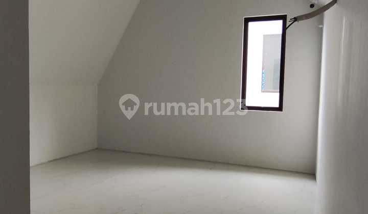 Dijual Rumah 3 Lantai dalam Cluster di Citra Garden Serpong 2