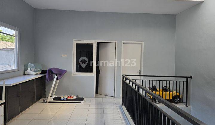 Turun Harga Rumah Usaha di Pinggir Jalan Kencana Loka Raya 2