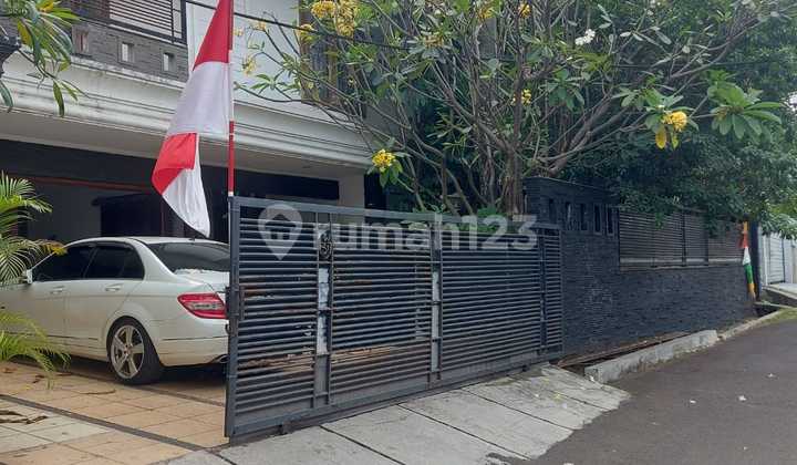 Jual Rumah 2 Lantai Belakang Senayan City di Simprug Jaksel