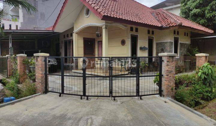 Dijual Rumah Hoek Dan Lingkungan Nyaman di Griya Loka 1