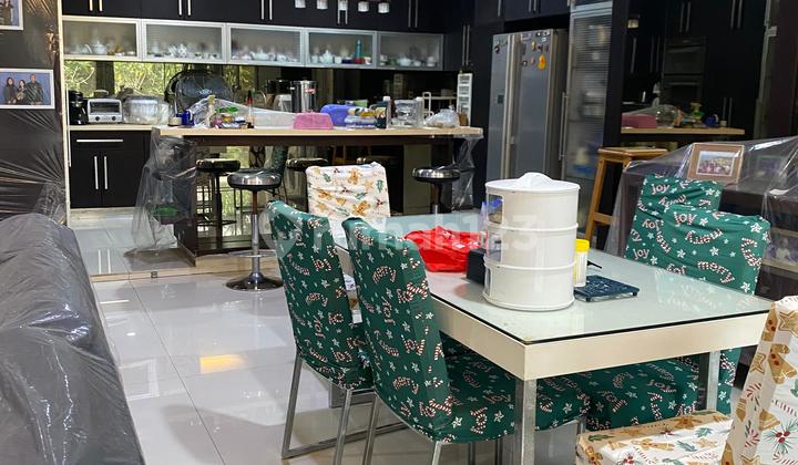 Quick Sale, 2-Story House in The Green, Next to Park, Includes Pool 2