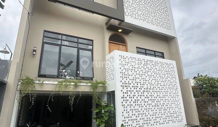 Rumah Dijual Jogja 3 Lantai Furnished Area Palagan SHM 2