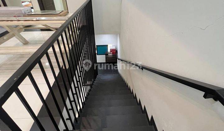 Dijual Rumah 2,5 Lantai Furnished Ada Walk In Closet di Cluster Alora Taman Permata. Mncefk 2