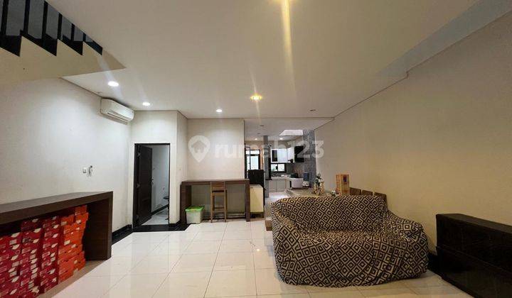 Dijual Rumah 2,5 Lantai Furnished Ada Walk In Closet di Cluster Alora Taman Permata. Mncefk 1