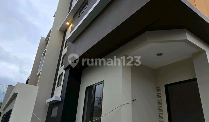 Dijual Rumah Citra Garden Baru 3 Lantai Hook