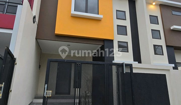 Dijual Rumah Citra Garden 1 Baru 3 Lantai