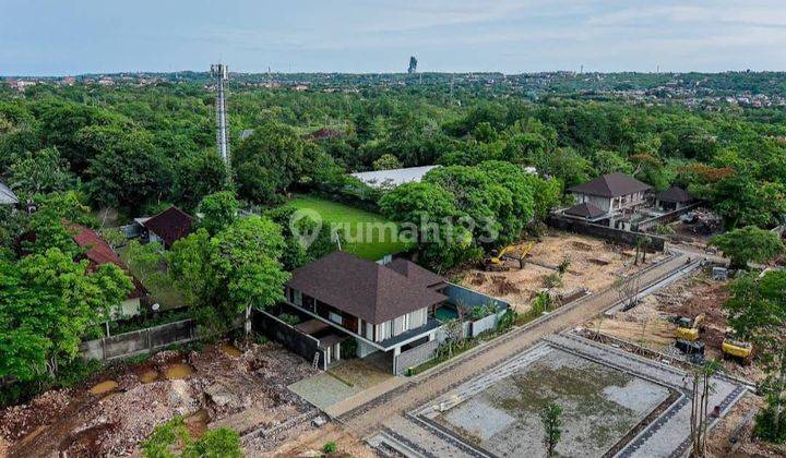 LUXURY VILLA JIMBARAN BALI
TROPICAL DESIGN
On 20 Hectares of Land 2