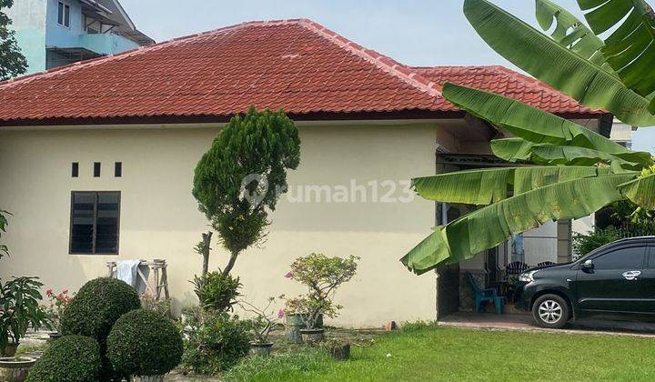 Rumah Bagus Semi Furnished SHM Lahan Luas 1