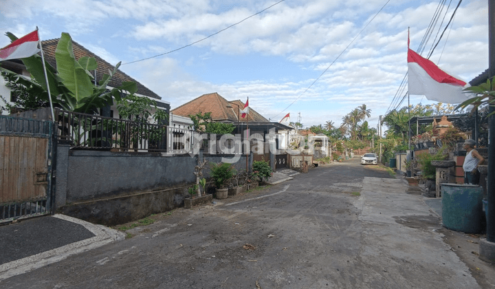 RUMAH AMAN  NYAMAN SEJUK 2 LANTAI PERUM PERING IDA BAGUS MANTRA DEKAT PANTAI SABA 2