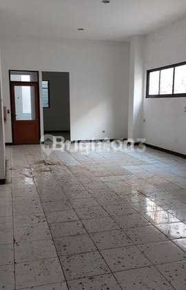 Strategic 2.5-Story Shophouse in Central Gajahmada, Semarang Strategic 2.5-Story Shophouse in Central Gajahmada, Semarang