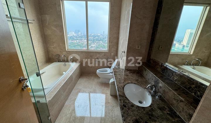 Rent Apartment Senayan Residences 4 BR Good Furnished 2