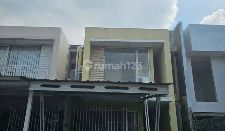 Rumah Bagus Siap Huni Bebas Banjir di Puri Botanical Jakarta Barat 2