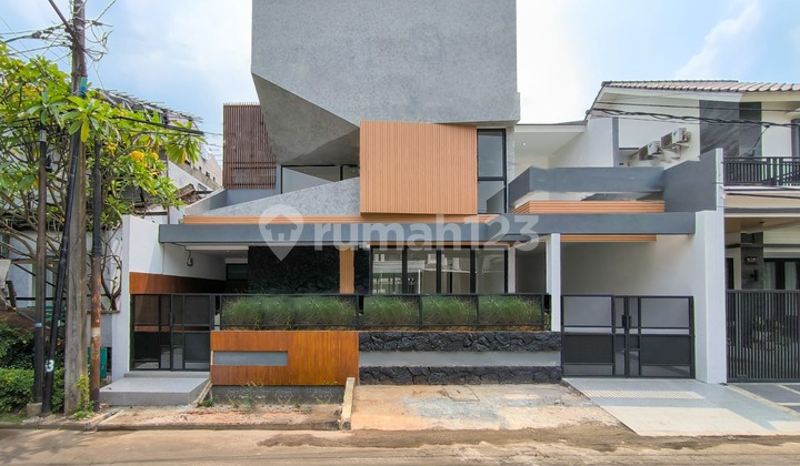 Rumah Bagus Modern dengan Kolam Renang di Bintaro 