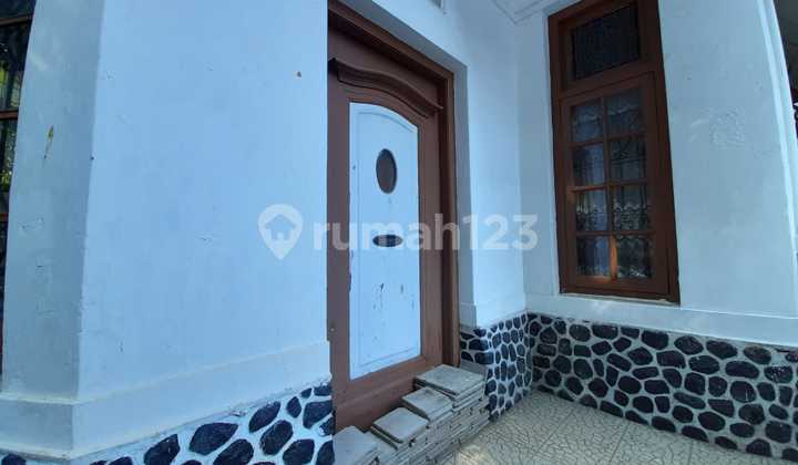 Nice House on Wastukencana Street, Bandung City, West Java 2