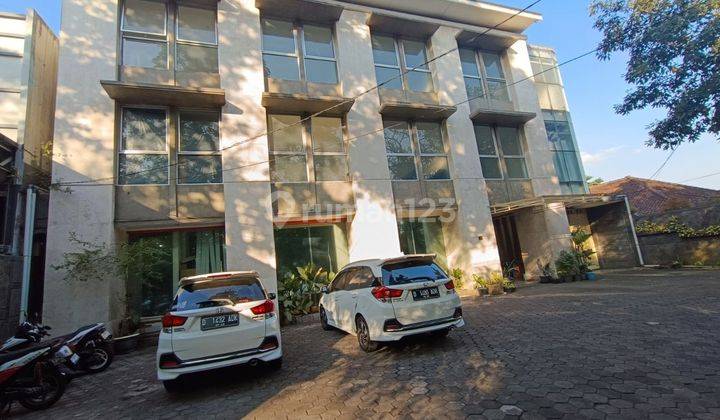 Rumah / Kantor  Strategis Di Main Road Supratman 1