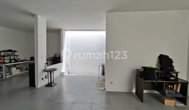 Good Commercial Space SHM by Main Road Senen, Central Jakarta