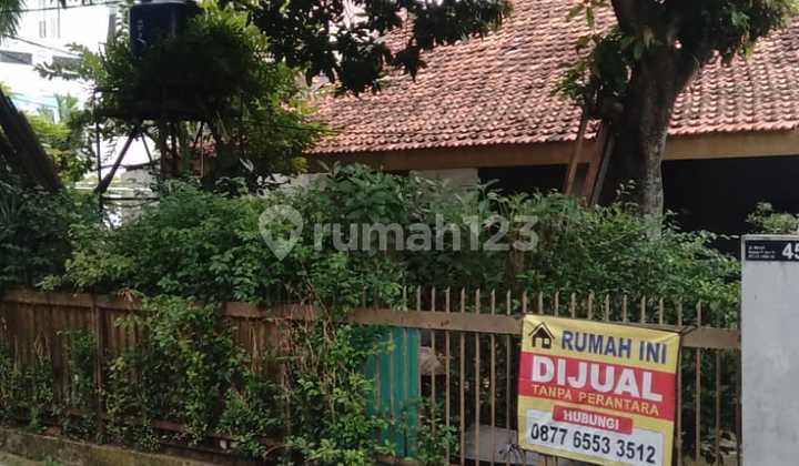 Rumah Tua Asri dan Nyaman di kelilingi sekolah  1